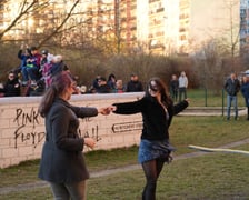 Koncert pod blokiem i odsłonięcie muralu na Orzechowej. Wrocław. 16.03.2025