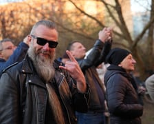 Koncert pod blokiem i odsłonięcie muralu na Orzechowej. Wrocław. 16.03.2025