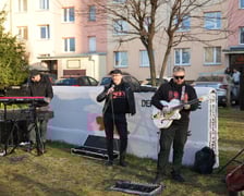 Koncert pod blokiem i odsłonięcie muralu na Orzechowej. Wrocław. 16.03.2025