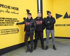 Koncert pod blokiem i odsłonięcie muralu na Orzechowej. Wrocław. 16.03.2025