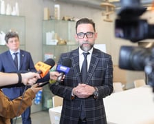 Wrocławska podstawówka nawiązała współpracę z Akademią Sztuk Pięknych - konferencja prasowa 27.03.2025