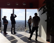 <p>na 49. piętrze Sky Towera&nbsp;</p>