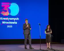 <p>Gala 30 Kreatywnych Wrocław 2025. Na scenie Magdalena Okulowska, prezes zarządu ARAW S.A. oraz wiceprezes sp&oacute;łki Adrian Staniszewski</p>