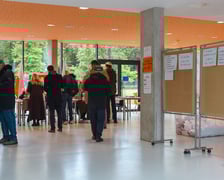 Głosowanie w komisji nr 108 w liceum nr 5 przy Kuronia na Hubach