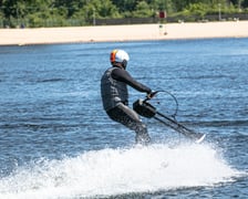 <p>Kopalnia wprowadza do oferty deski e-foil flyboard. Testowaliśmy nowy sprzęt</p>