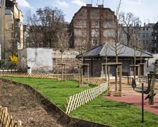 <p>Wyremontowana część podw&oacute;rka im. Wszystkich Mieszkańc&oacute;w&nbsp;</p>