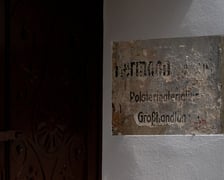 <p>Kamienica przy ul. Cybulskiego 19 - odkryte niemieckie napisy</p>