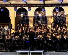 <p>Na Bastionie Sakwowym tłumy meloman&oacute;w. Koncert muzyki filmowej oczarował publiczność</p>