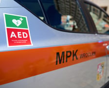 Konferencja prasowa dotycząca wyposażenia pojazdów MPK Wrocław w defibrylatory AED - 30.06.2025