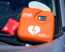 Konferencja prasowa dotycząca wyposażenia pojazdów MPK Wrocław w defibrylatory AED - 30.06.2025