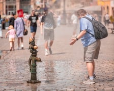 Upał we Wrocławiu. W niedzielę 6 lipca temperatura przekroczyła 30 stopni Celsjusza. Turyści i wrocławianie szukają ochłody