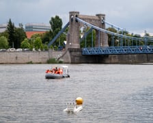 Wodowanie urządzenia (bojki) analitycznego przy moście Grunwaldzkim oraz bojka na Odrze, 23 lipca 2025 roku