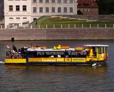 Lato w mieście. Wrocławianie spacerują nad Odrą i na Ostrowie Tumskim