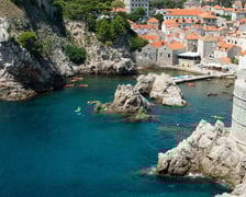 <p class="MsoNormal">Z Wrocławia | 21 października (wtorek) o 8:10</p>
<p class="MsoNormal">Z Dubrownika | 25 października (sobota) o 8:00</p>
<p class="MsoNormal">Cena | 248 PLN</p>
<p class="MsoNormal">Linia | Ryanair</p>