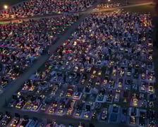 <p>Cmentarz na Psim Polu nocą - Wszystkich Świętych 2025</p>