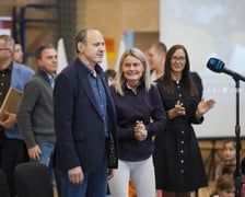 Lekcja WF-u z mistrzem olimpijskim w szkole przy ul. Cynamonowej