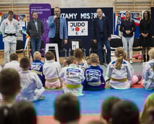 Lekcja WF-u z mistrzem olimpijskim w szkole przy ul. Cynamonowej