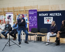 Lekcja WF-u z mistrzem olimpijskim w szkole przy ul. Cynamonowej