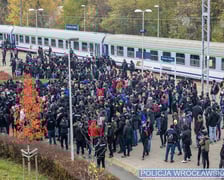 Policjanci podczas zabezpieczania meczu WKS Śląsk Wrocław - Polonia Bytom (niedziela 9 listopada)