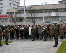 <p class="MsoNormal">Uroczystość złożenia kwiat&oacute;w pod Pomnikiem Martyrologii Profesor&oacute;w Lwowskich w sobotę 15 listopada</p>