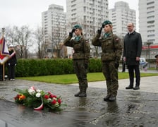 <p class="MsoNormal">Uroczystość złożenia kwiat&oacute;w pod Pomnikiem Martyrologii Profesor&oacute;w Lwowskich w sobotę 15 listopada</p>