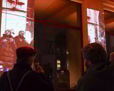 <p>Mini koncert z mappingiem pod Arkadami na Świdnickiej. Były gesty życzliwości, muzyka, mapping</p>