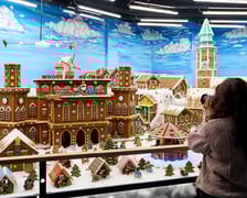 <p>Nowe Miasto z Piernika obejrzymy w Kolejkowie od 25 listopada do 28 lutego 2026</p>