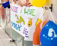 Finał charytatywnej sztafety na basenie SP 84, 28 listopada 2025