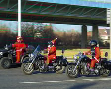 Początek parady Moto Mikołajów we Wrocławiu, 7 grudnia 2025