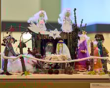 <p>Na zdjęciach szopki wykonane przez wychowank&oacute;w wrocławskich i dolnośląskich szk&oacute;ł, plac&oacute;wek wychowawczych oraz dom&oacute;w kultury</p>