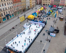 Widok z lotu ptaka na lodowisko w Rynku w weekend 14-15 lutego 2026 r..