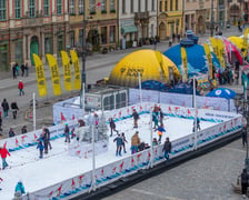 Widok z lotu ptaka na lodowisko w Rynku w weekend 14-15 lutego 2026 r..