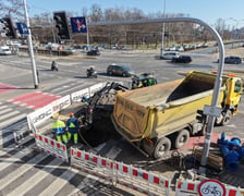<p>Usuwanie awarii wodociągowej na skrzyżowaniu ulic Ślężnej i Kamiennej. Wrocław, 28.02.2026</p>