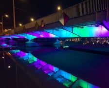 <p>Podświetlone Mosty Uniwersyteckie. Widok po zmroku. Wrocław, 28.02.2026</p>