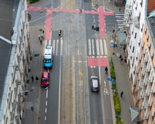 Wypadek z udziałem karetki i samochodu osobowego na ul. Piłsudskiego i Stawowej