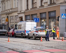 Wypadek z udziałem karetki i samochodu osobowego na ul. Piłsudskiego i Stawowej