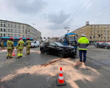 <p>Zderzenie samochodu osobowego i nieoznakowanego samochodu policyjnego na pl. Legion&oacute;w</p>