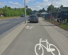 <p>Przykład niezgodnego z prawem parkowania</p>