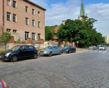 <p>Przykład niezgodnego z prawem parkowania</p>