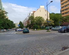 <p>Przykład niezgodnego z prawem parkowania</p>