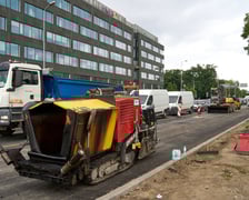 Ostatnie prace przy rozbudowie skrzyżowania ulicy Legnickiej z Na Ostatnim Groszu i Milenijnej