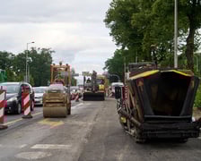 Ostatnie prace przy rozbudowie skrzyżowania ulicy Legnickiej z Na Ostatnim Groszu i Milenijnej