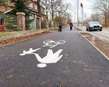 Nowa droga dla pieszych i rowerzystów na al. Poprzecznej na Osobowicach