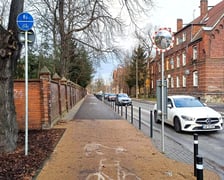 Nowa droga dla pieszych i rowerzystów na al. Poprzecznej na Osobowicach