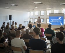 Spotkanie informacyjne w Zespole Szkolno-Przedszkolnym nr 25 przy ul. Asfaltowej poświęcone zmianom w kursowaniu autobusów po otwarciu trasy na Jagodno