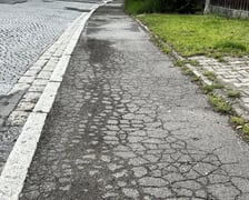 <p>Chodnik na ulicy Lakierniczej&nbsp;</p>