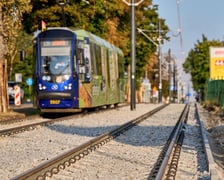 Torowisko na ul. Kosmonautów pod koniec remontu. Jeszcze nie wszystko skończone, ale już jeżdżą tramwaje. Od 8 września wracają tu na stałe