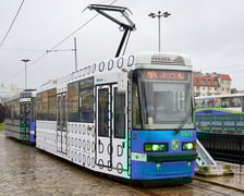 Wrocławski tramwaj Protram 204 WrAs (zdjęcie ilustracyjne - tramwaj na fotografii na razie nie posiada klimatyzacji)