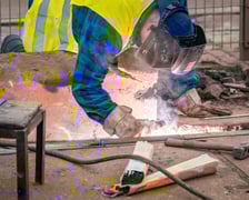 Naprawa pękniętej szyny na placu Jana Pawła II