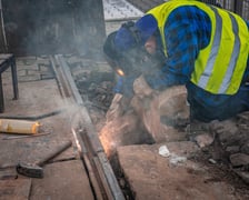 Naprawa pękniętej szyny na placu Jana Pawła II